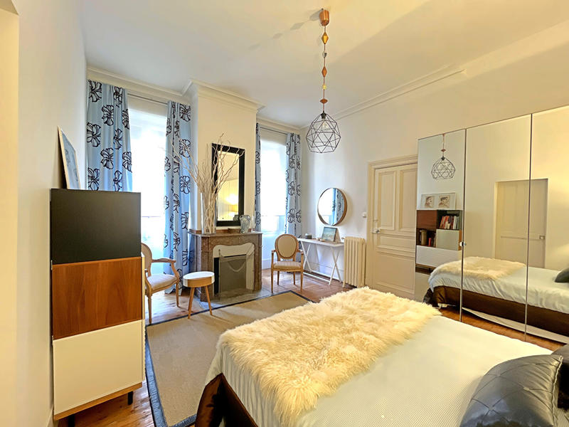 Appartement - 179 m² - 6 pièces