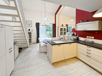 Appartement - 134 m² - 6 pièces