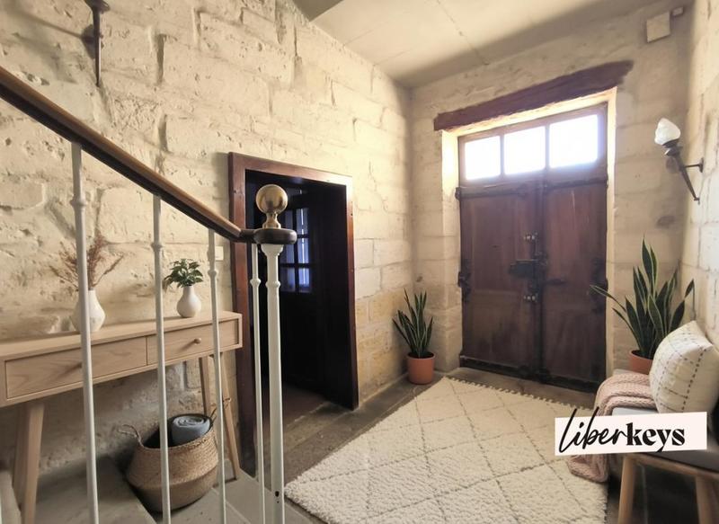 Maison - 249 m² - 7 pièces