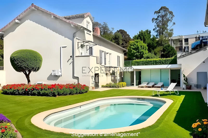 Maison - 225 m² - 10 pièces