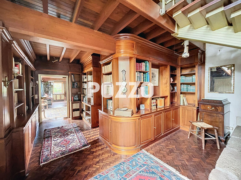 Maison - 420 m² - 12 pièces