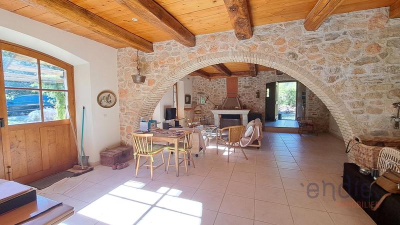 Maison - 210 m² - 7 pièces