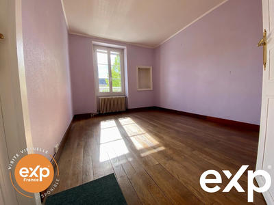 Maison traditionnelle - 155 m² - 8 pièces