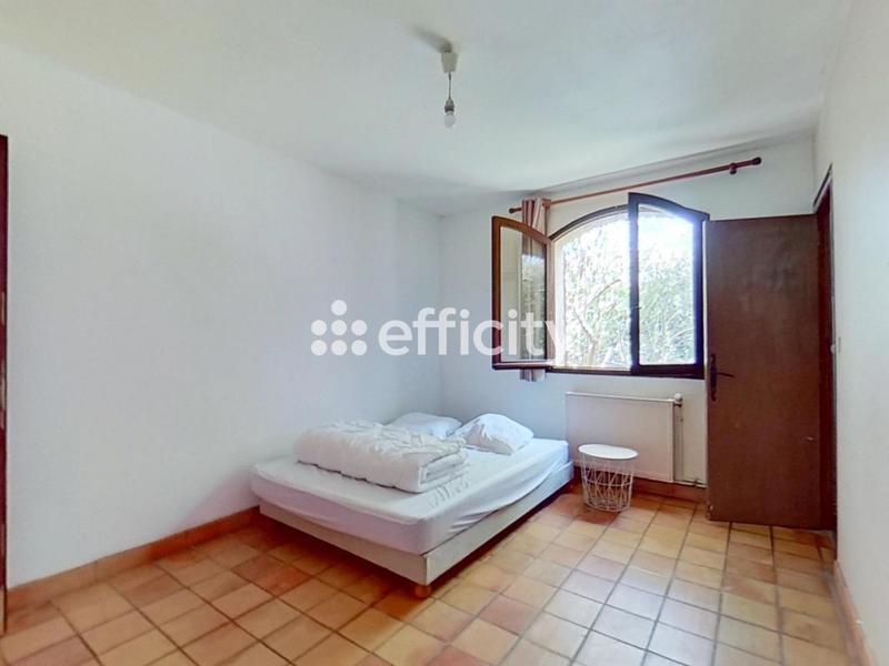 Maison - 225 m² - 9 pièces