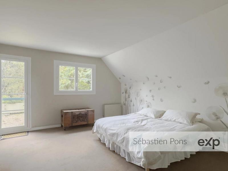 Maison - 230 m² - 8 pièces