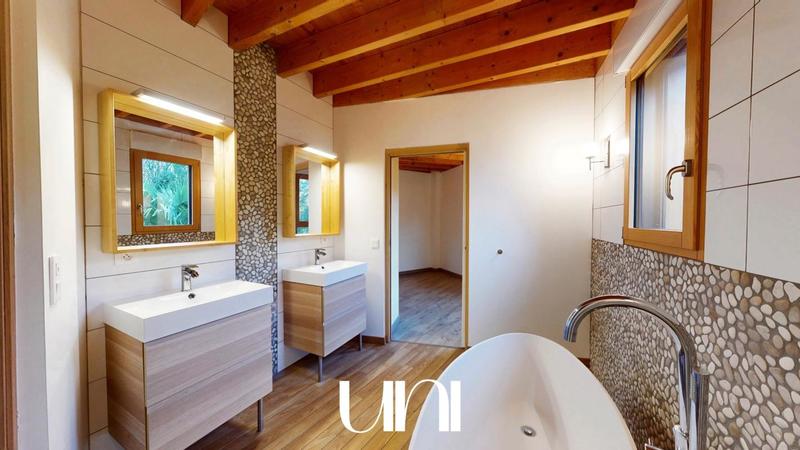 Maison - 200 m² - 7 pièces