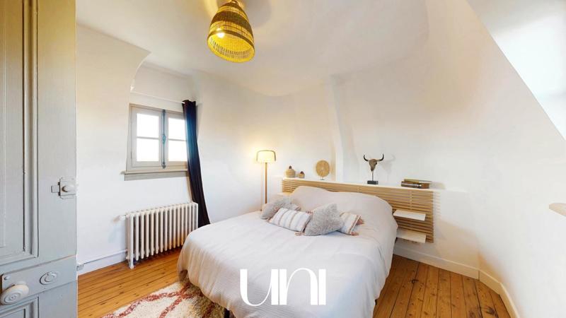 Maison - 280 m² - 9 pièces