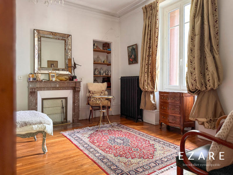 Maison - 211 m² - 9 pièces