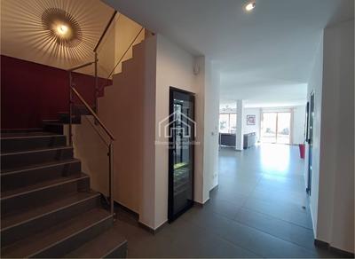 Villa - 236 m² - 5 pièces