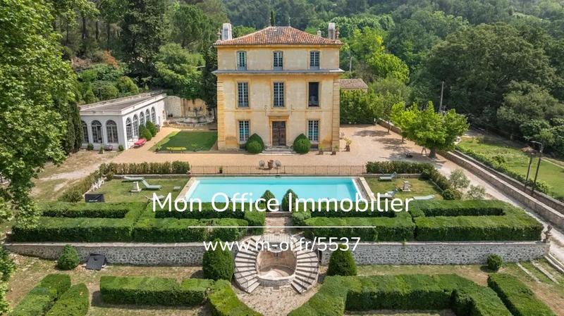 Maison - 500 m² - 8 pièces