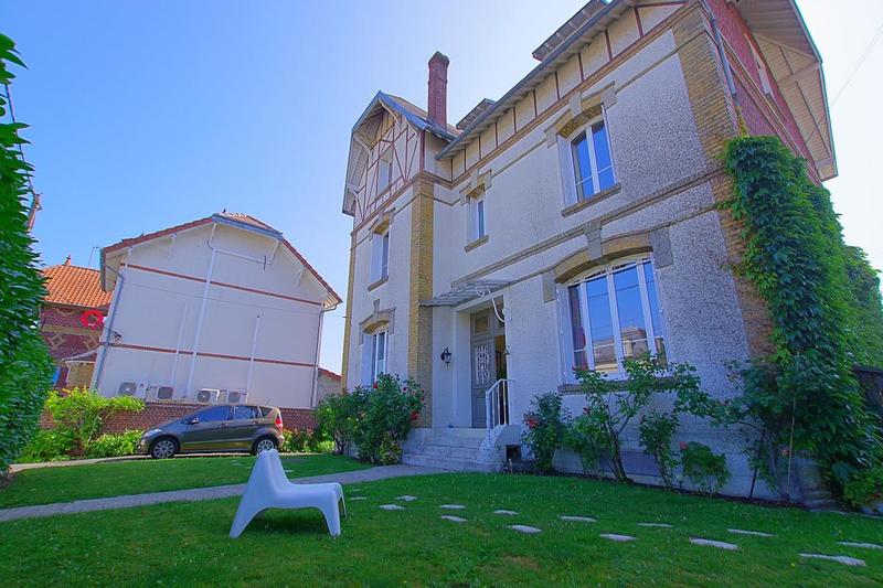 Maison - 286 m² - 9 pièces