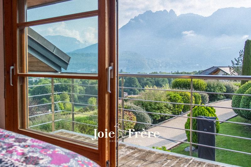 Villa - 233 m² - 8 pièces