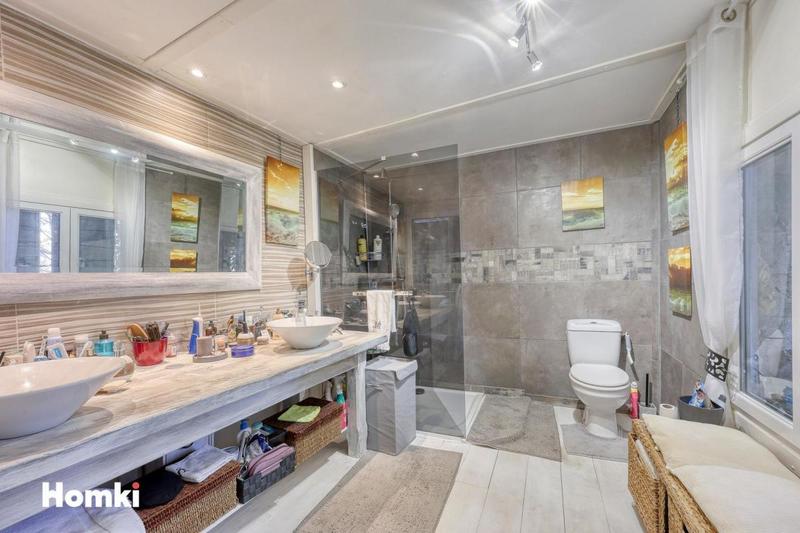 Maison - 324 m² - 8 pièces