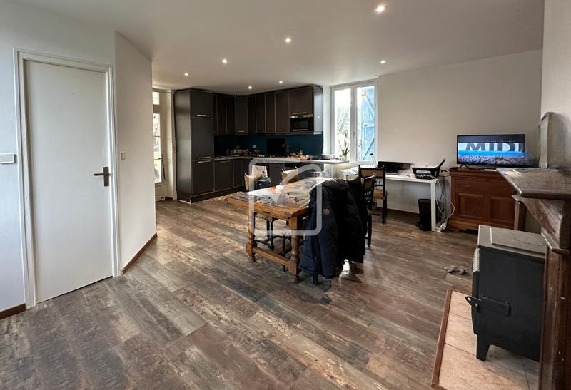 Maison - 255 m² - 9 pièces