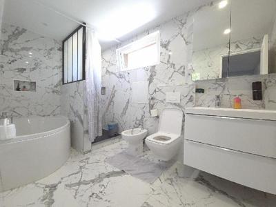 Maison - 290 m² - 13 pièces