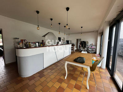 Maison - 320 m² - 15 pièces