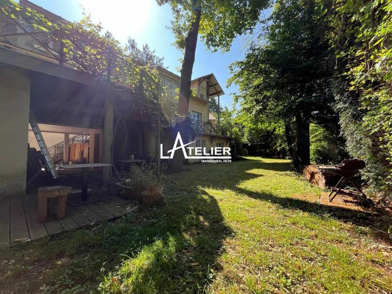 Maison - 399 m² - 15 pièces