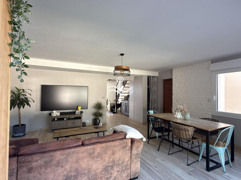 Maison contemporaine - 151 m² - 7 pièces