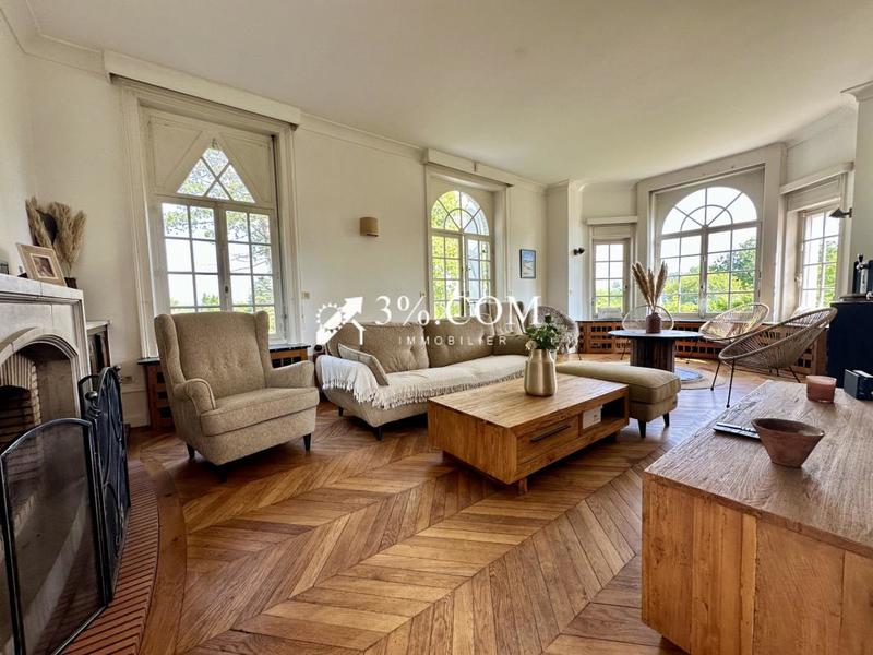 Maison - 219 m² - 8 pièces