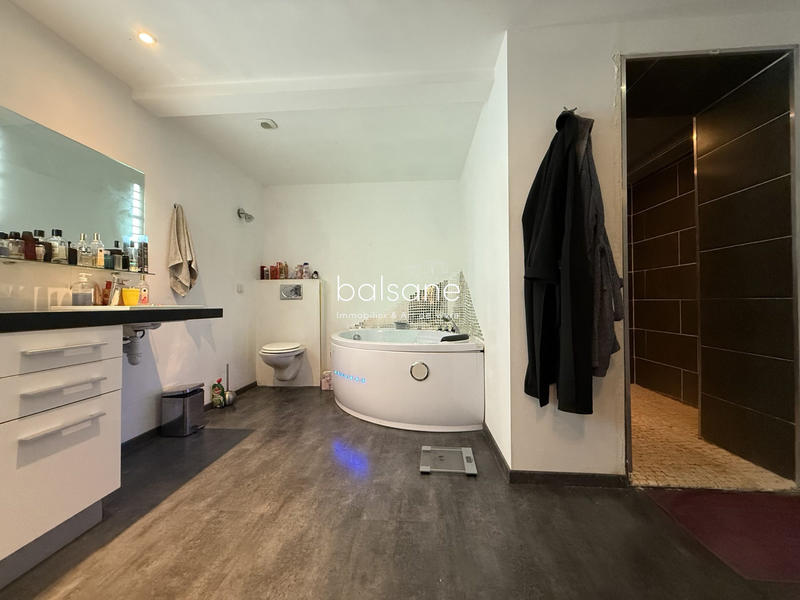 Maison - 242 m² - 6 pièces