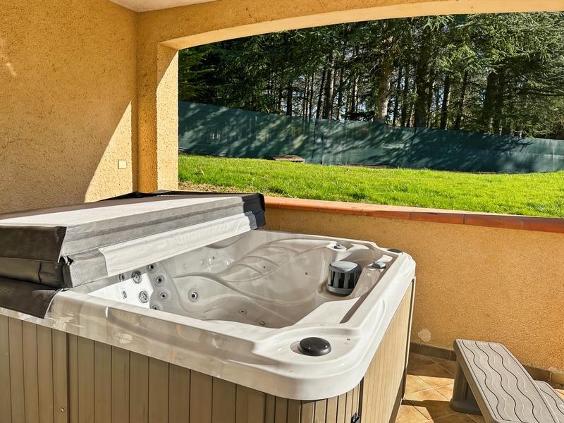 Maison - 210 m² - 6 pièces