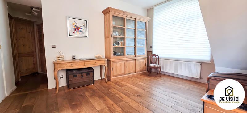 Maison - 220 m² - 8 pièces