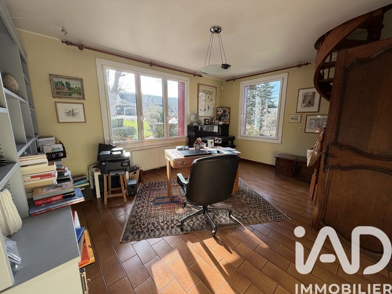 Maison - 275 m² - 8 pièces