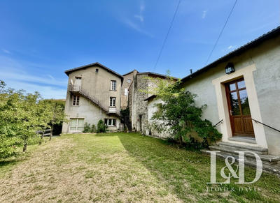 Maison ancienne - 1 490 m² - 40 pièces