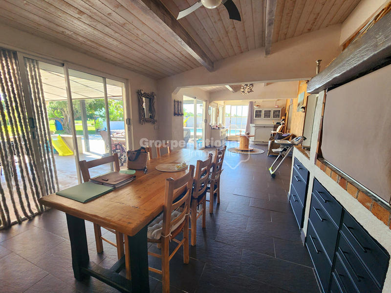 Maison - 230 m² - 5 pièces