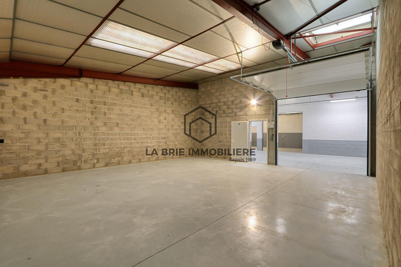 Local d'activité / Entrepôt - 73 m² - 1 pièce