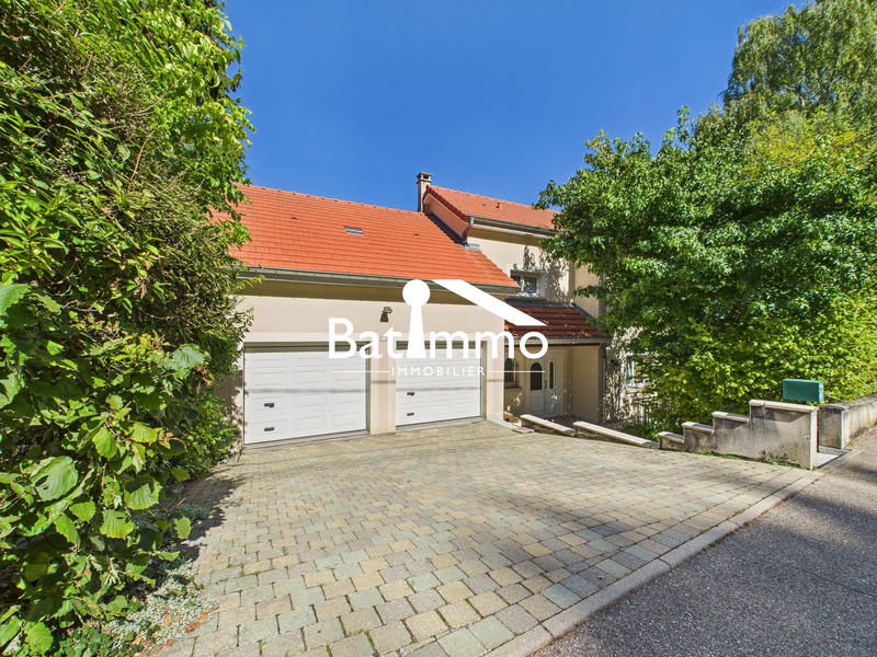 Maison - 211 m² - 7 pièces