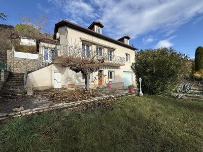Maison - 185 m² - 7 pièces