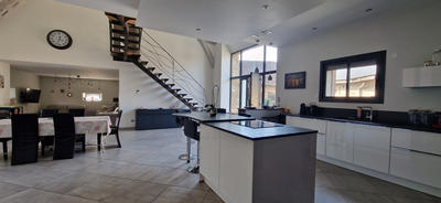 Maison - 166 m² - 6 pièces