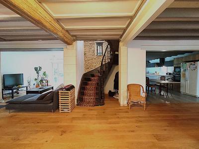 Maison - 275 m² - 8 pièces