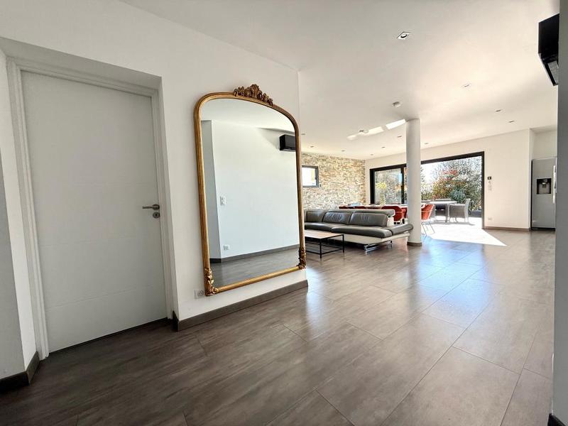 Maison - 244 m² - 10 pièces