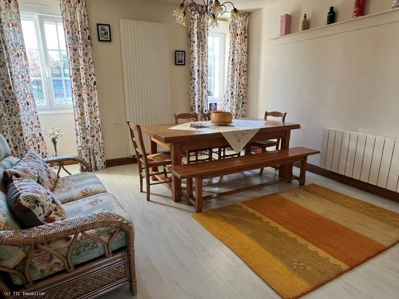 Maison - 302 m² - 9 pièces