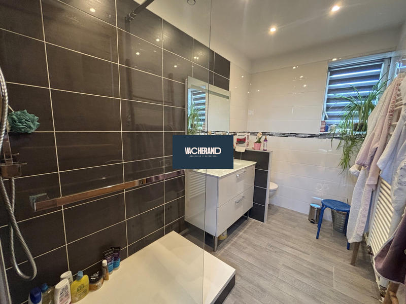 Maison - 219 m² - 9 pièces