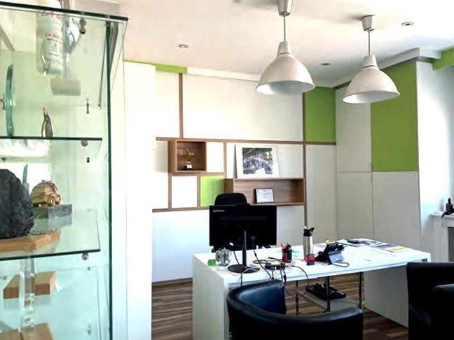 Local d'activité / Entrepôt - 950 m² - 30 pièces