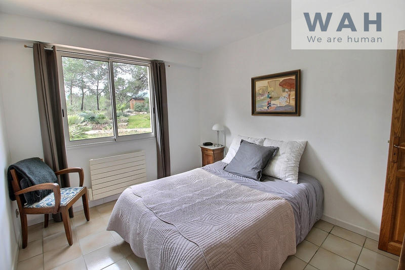 Maison - 220 m² - 8 pièces