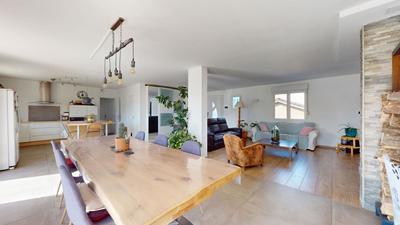 Maison - 202 m² - 7 pièces