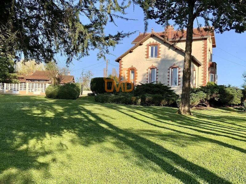 Propriété - 202 m² - 7 pièces