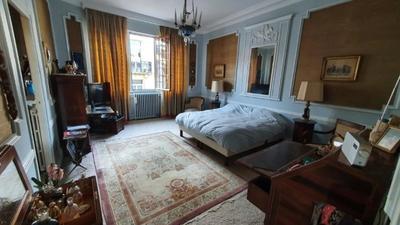 Maison - 270 m² - 10 pièces