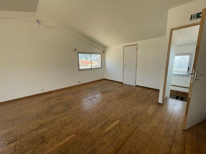 Local commercial - 130 m² - 2 pièces