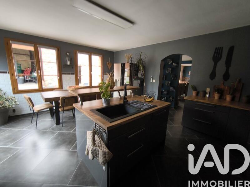 Maison - 227 m² - 8 pièces