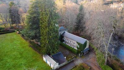 Maison - 941 m² - 26 pièces