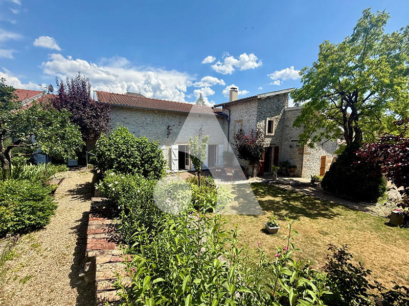 Maison - 310 m² - 11 pièces