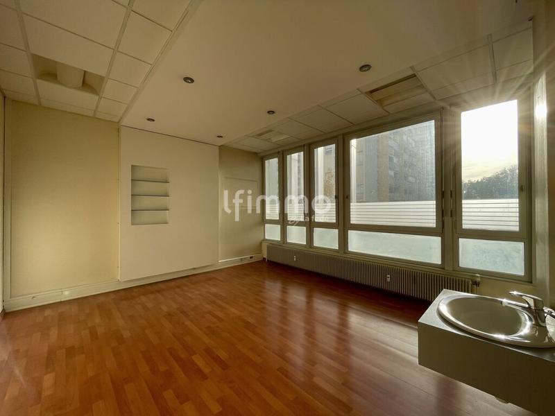 Bureau - 127 m² - 7 pièces