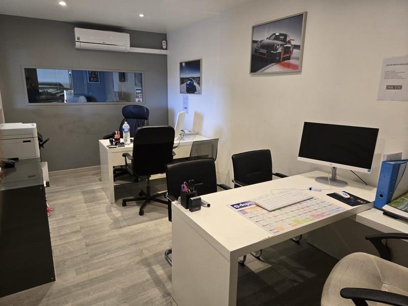 Local commercial - 330 m² - 3 pièces