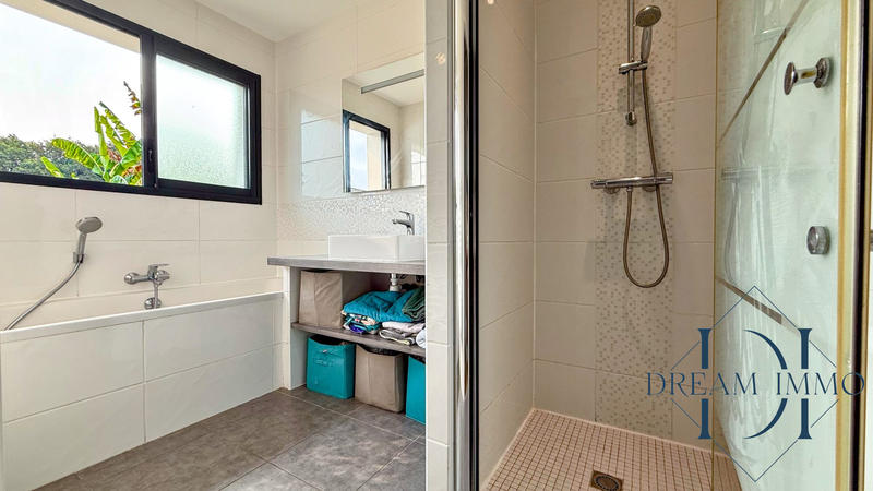 Maison contemporaine - 185 m² - 7 pièces