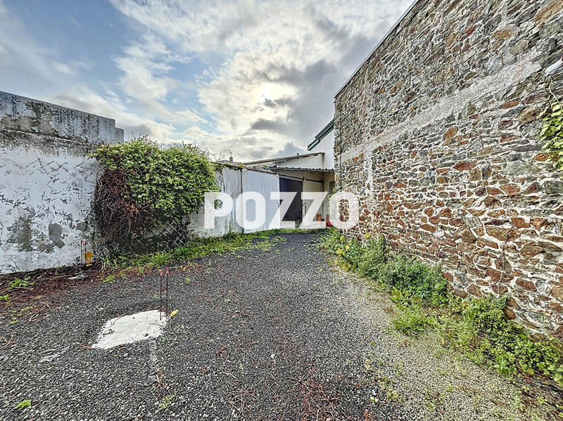 Local d'activité / Entrepôt - 250 m² - 6 pièces